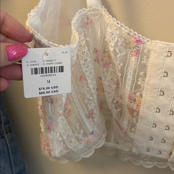 Floral Lace Crop Top - Picture 4 of 6